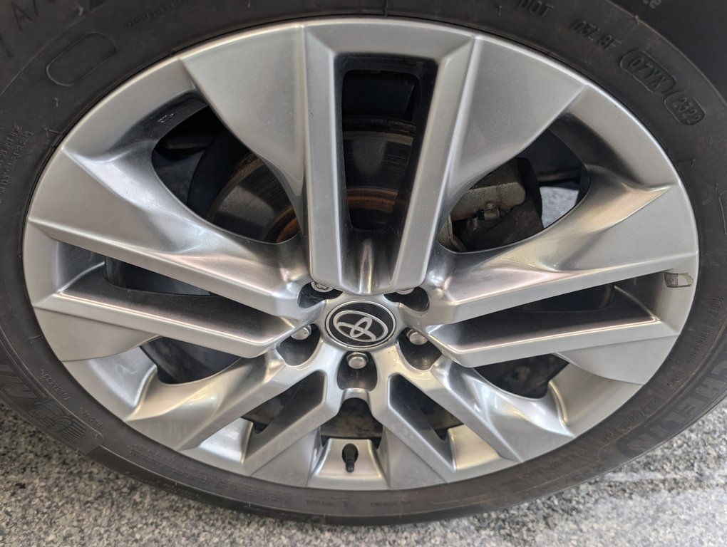 2022 Toyota RAV4 XLE PREMIUM AWD, in Magog, Quebec - 26 - w1024h768px