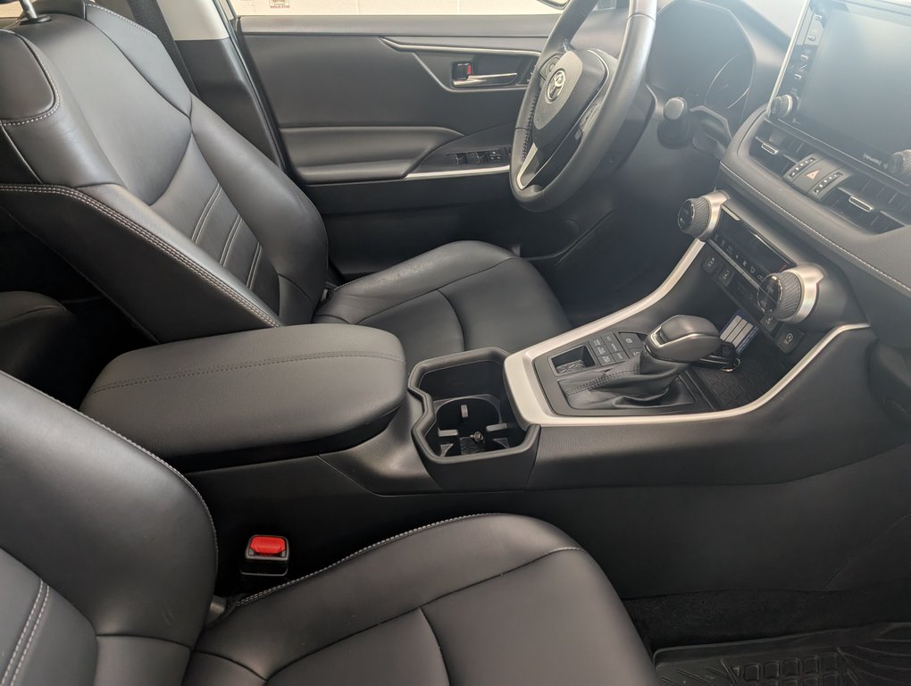 2022 Toyota RAV4 XLE PREMIUM AWD, in Magog, Quebec - 9 - w1024h768px