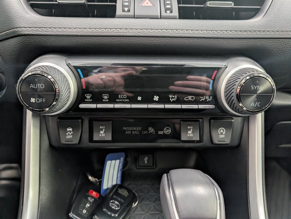 2022 Toyota RAV4 XLE PREMIUM AWD, in Magog, Quebec - 19 - w1024h768px