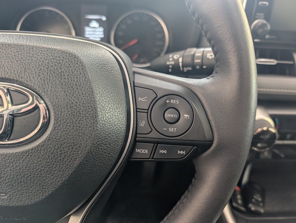 2022 Toyota RAV4 XLE PREMIUM AWD, in Magog, Quebec - 21 - w1024h768px