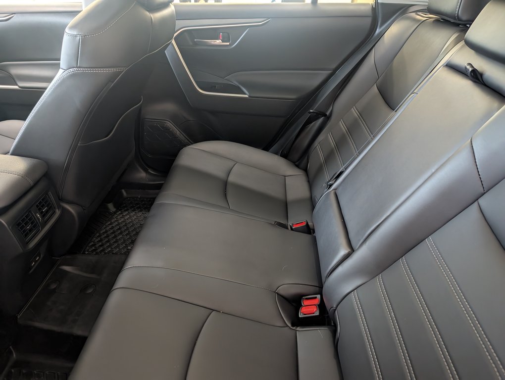 2022 Toyota RAV4 XLE PREMIUM AWD, in Magog, Quebec - 11 - w1024h768px