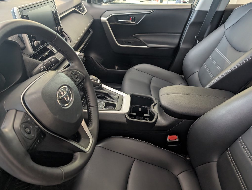 2022 Toyota RAV4 XLE PREMIUM AWD, in Magog, Quebec - 12 - w1024h768px