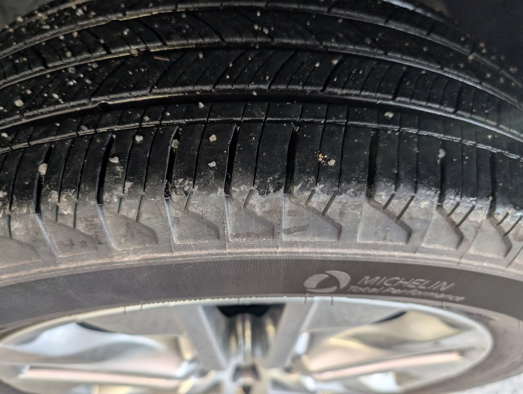 2022 Toyota RAV4 XLE PREMIUM AWD, in Magog, Quebec - 25 - w1024h768px