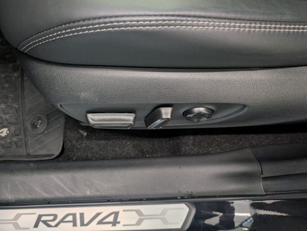 2022 Toyota RAV4 XLE PREMIUM AWD, in Magog, Quebec - 14 - w1024h768px