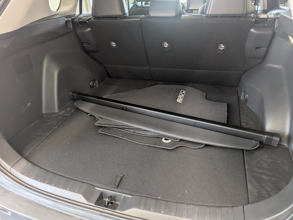 2022 Toyota RAV4 XLE PREMIUM AWD, in Magog, Quebec - 7 - w1024h768px