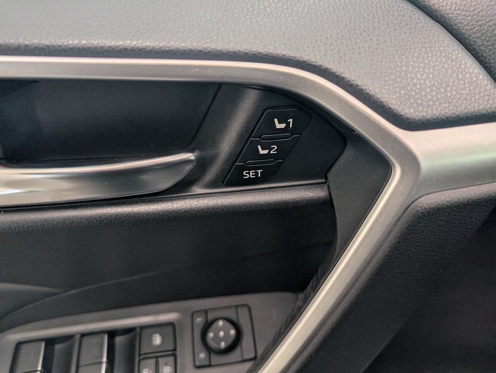 2022 Toyota RAV4 XLE PREMIUM AWD, in Magog, Quebec - 16 - w1024h768px