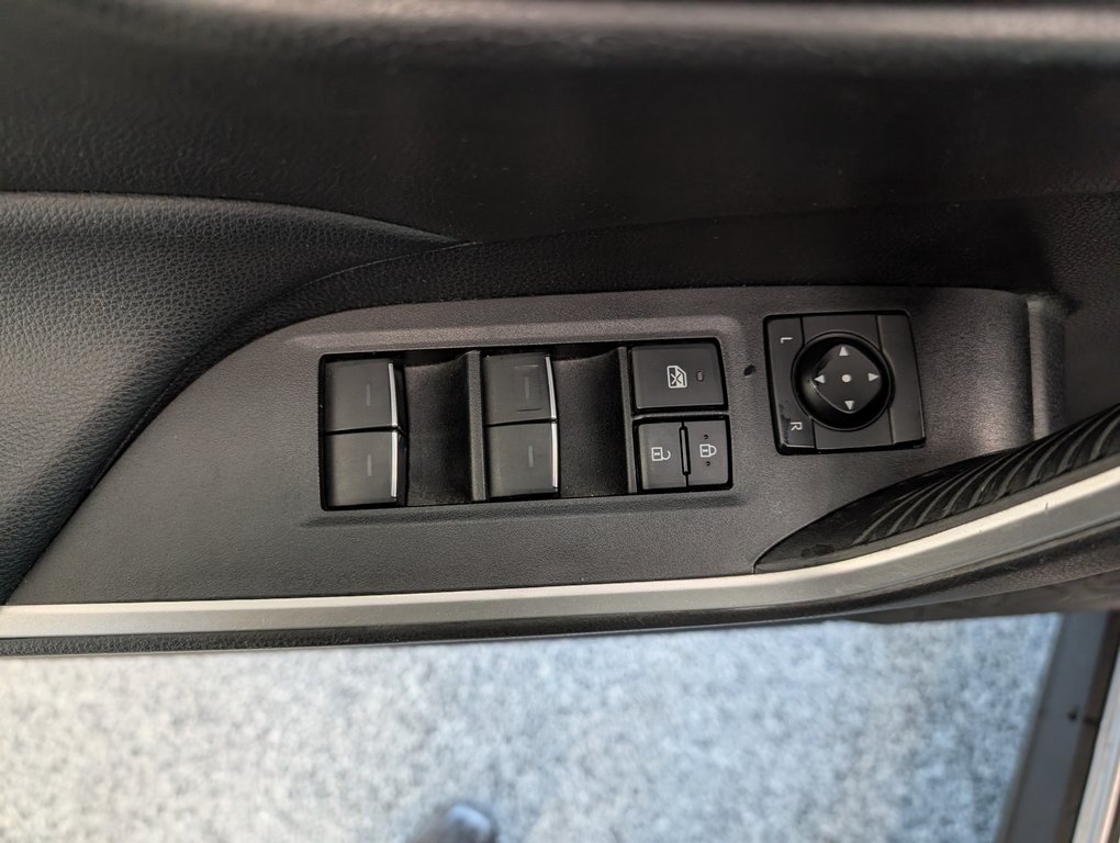 Toyota RAV4 XLE AWD, GARANTIE JUSQU EN 2026, 2022 à Magog, Québec - 12 - w1024h768px