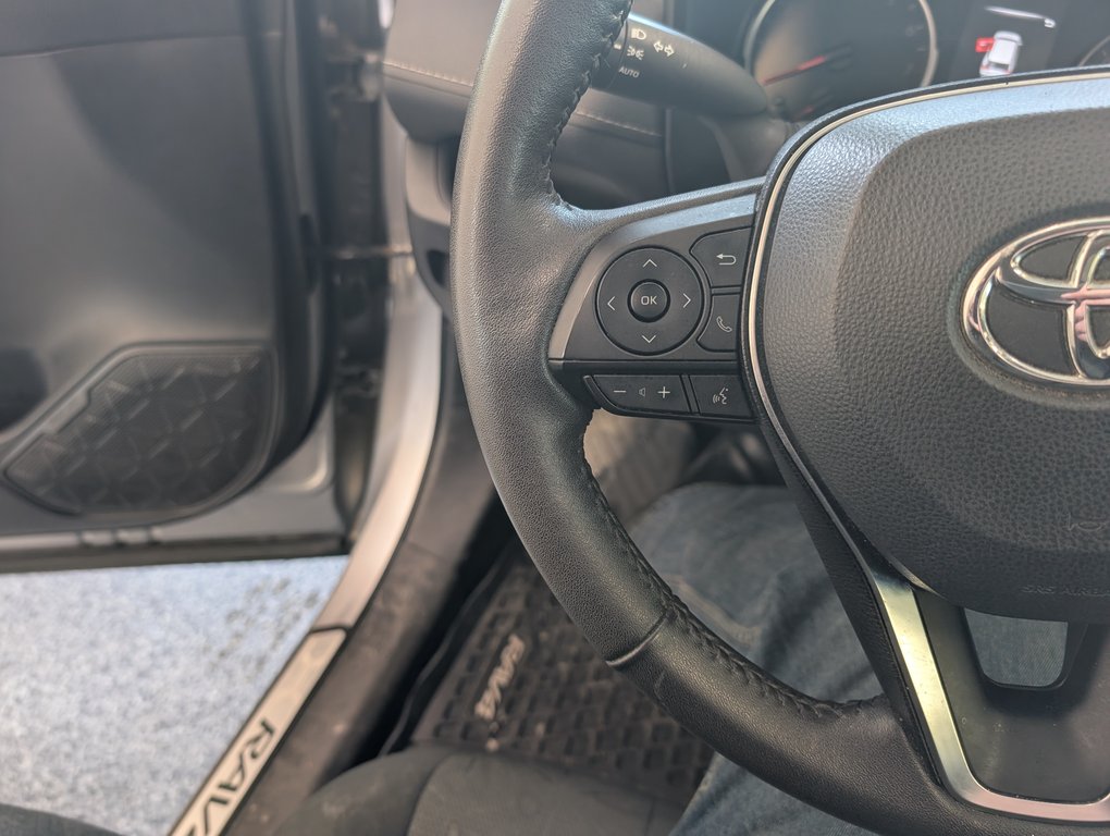 Toyota RAV4 XLE AWD, GARANTIE JUSQU EN 2026, 2022 à Magog, Québec - 16 - w1024h768px