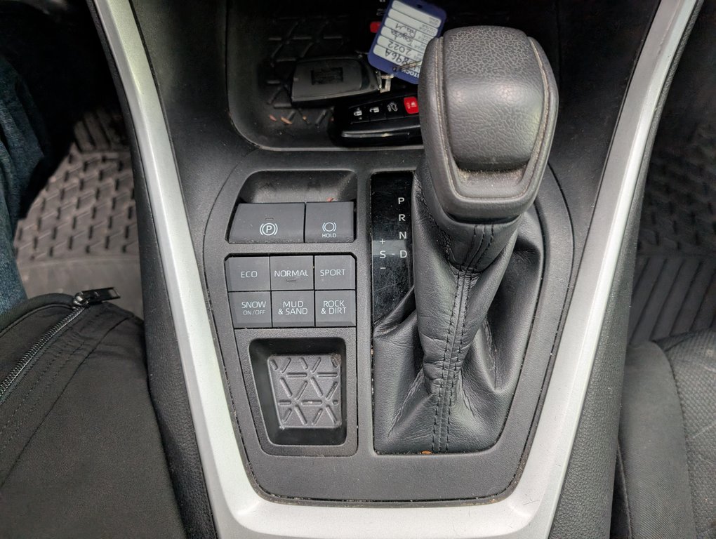 Toyota RAV4 XLE AWD, GARANTIE JUSQU EN 2026, 2022 à Magog, Québec - 14 - w1024h768px