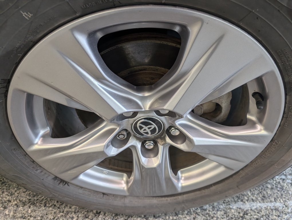 Toyota RAV4 XLE AWD, 2022 à Magog, Québec - 25 - w1024h768px
