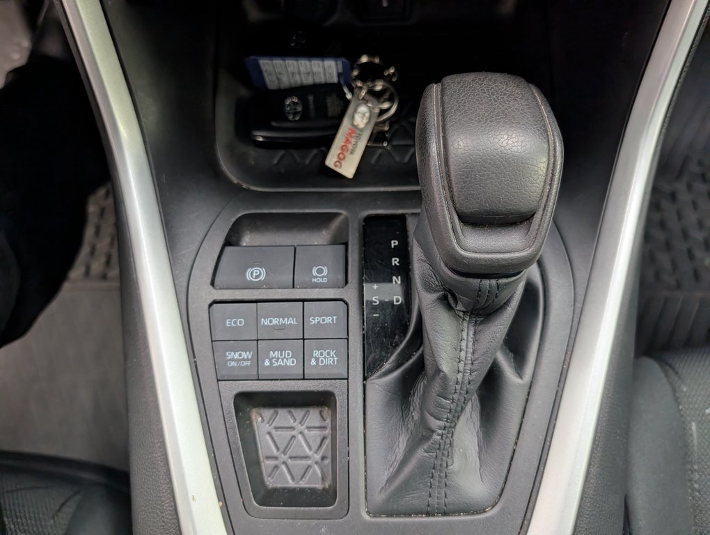 Toyota RAV4 XLE AWD, 2022 à Magog, Québec - 17 - w1024h768px