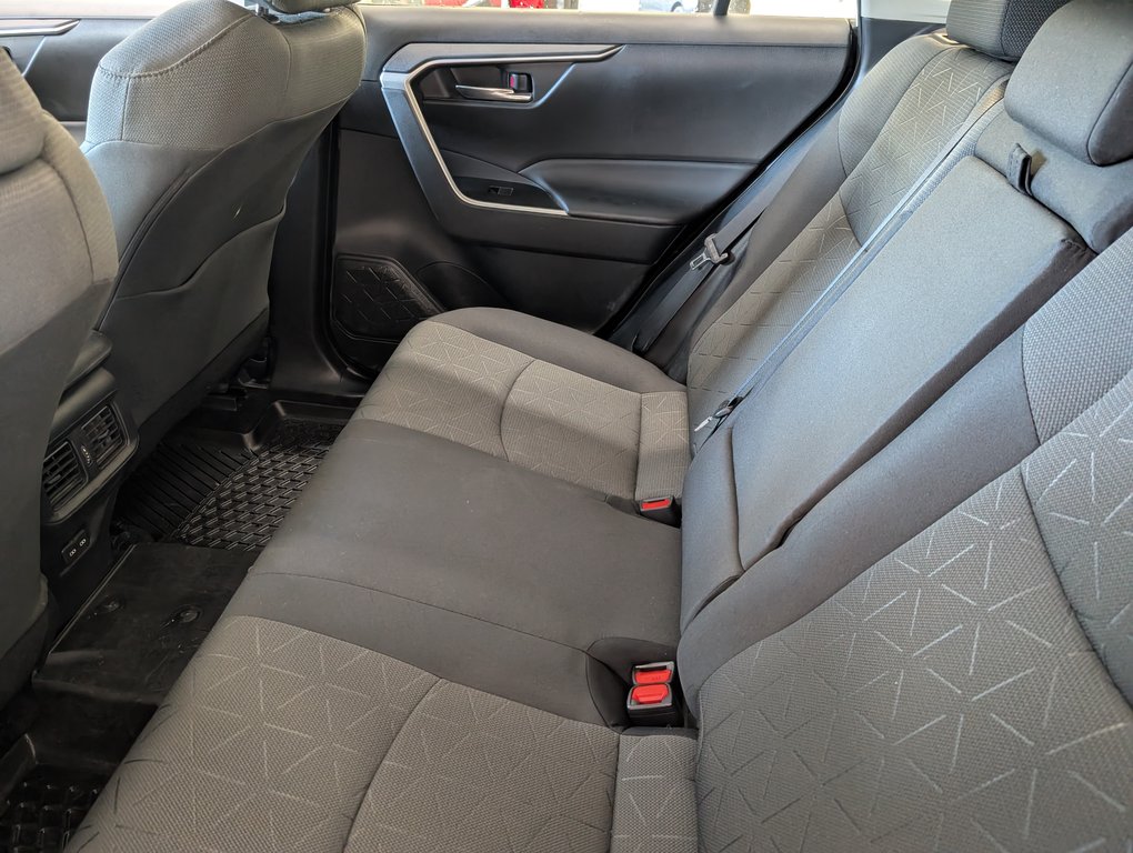 Toyota RAV4 XLE AWD, 2022 à Magog, Québec - 11 - w1024h768px