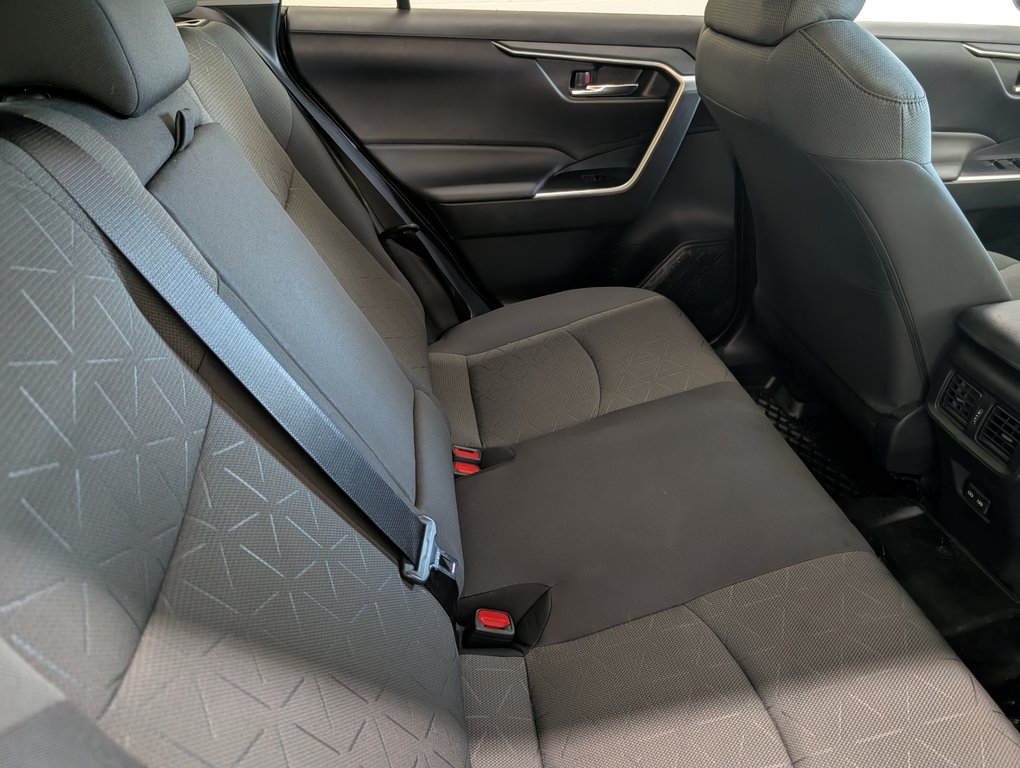 Toyota RAV4 XLE AWD, 2022 à Magog, Québec - 8 - w1024h768px