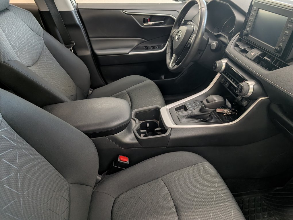 Toyota RAV4 XLE AWD, 2022 à Magog, Québec - 9 - w1024h768px