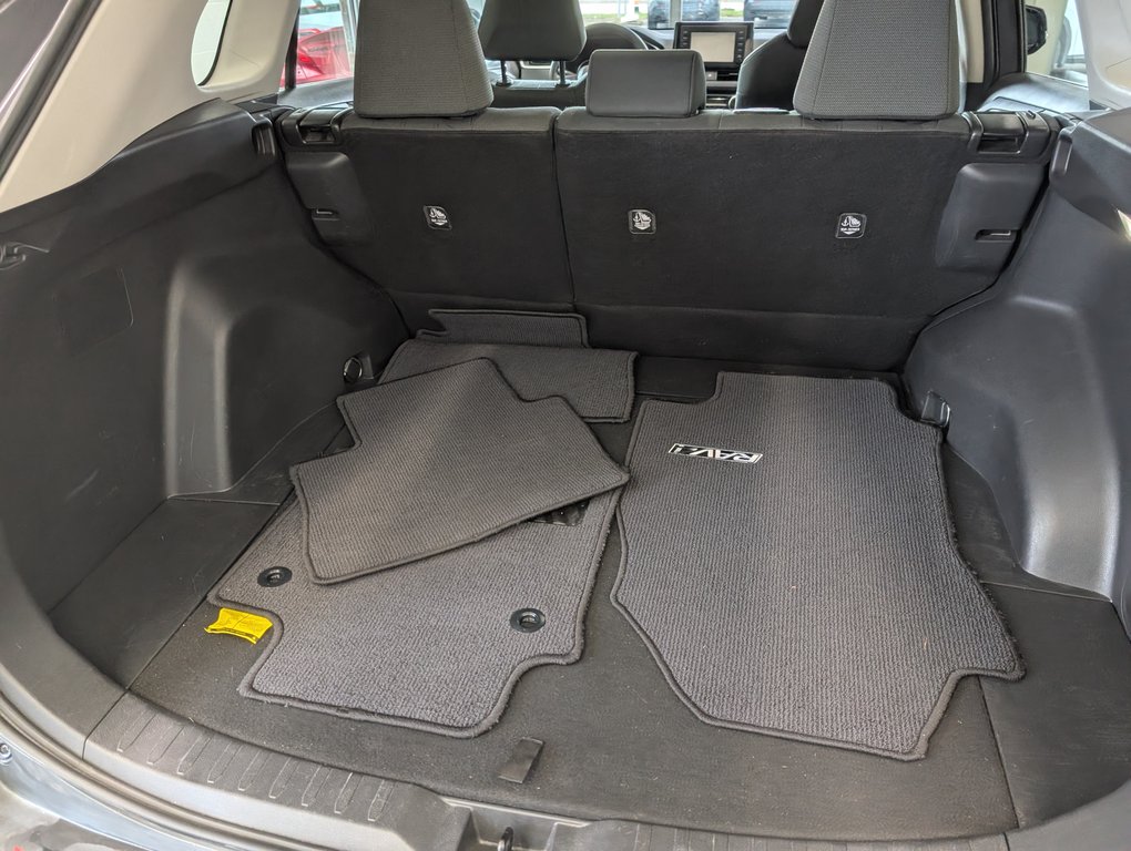 Toyota RAV4 LE AWD 2022 à Magog, Québec - 7 - w1024h768px