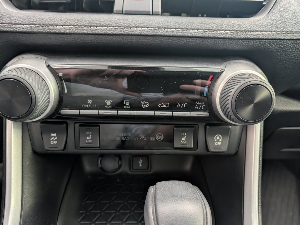 2022 Toyota RAV4 LE AWD, GARANTIE JUSQU EN 2026, in Magog, Quebec - 16 - w1024h768px