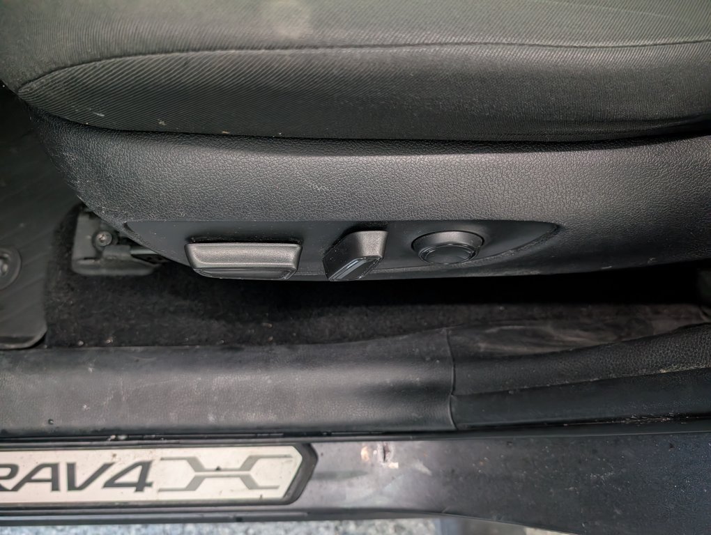 2022 Toyota RAV4 XLE AWD in Magog, Quebec - 12 - w1024h768px