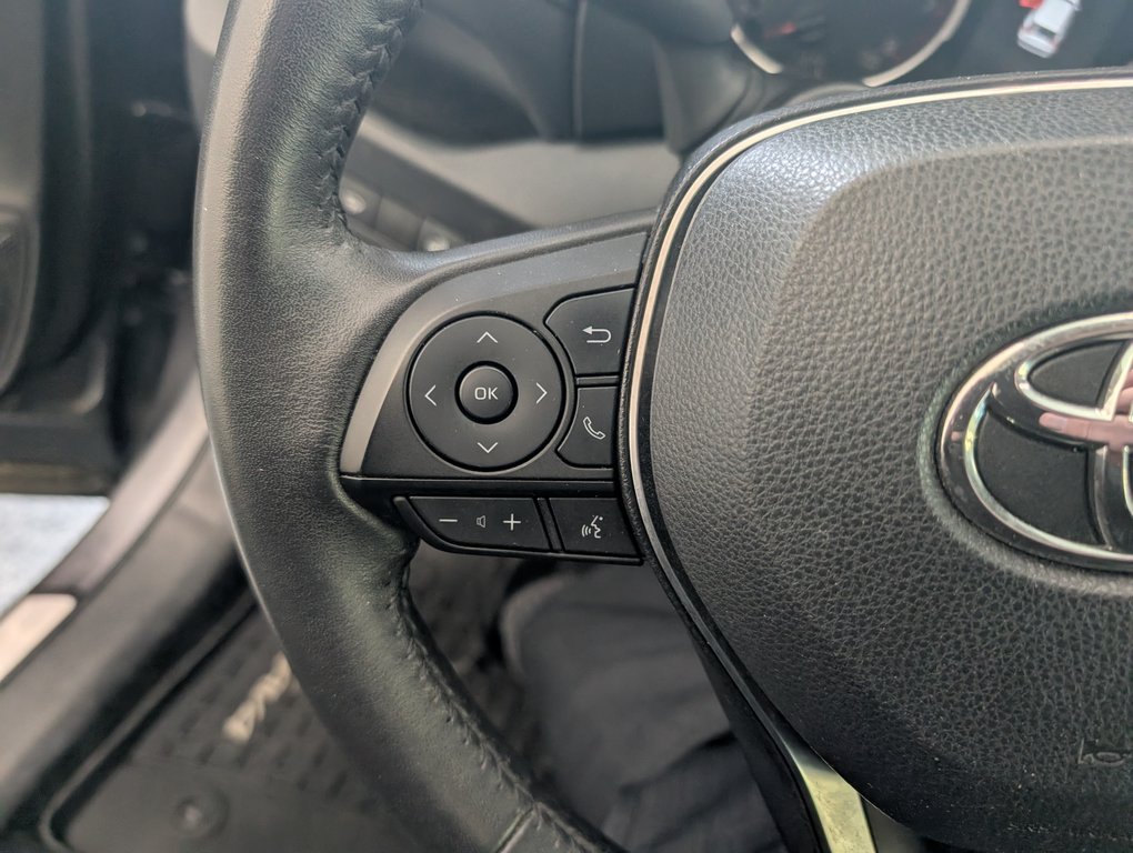 2022 Toyota RAV4 XLE AWD in Magog, Quebec - 17 - w1024h768px