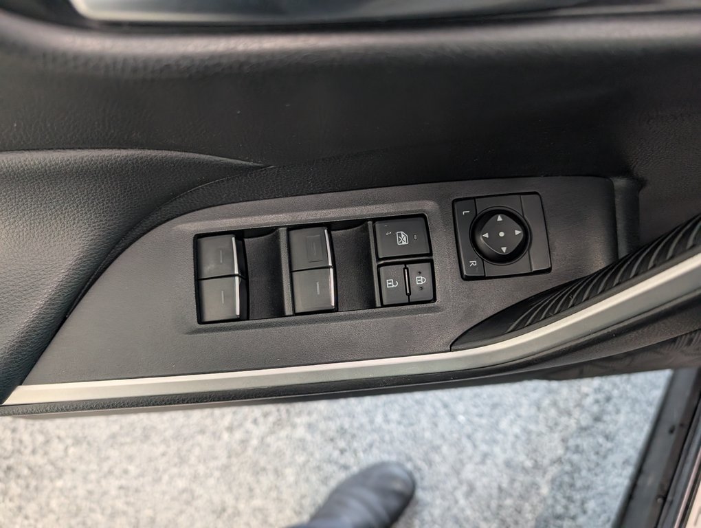 2022 Toyota RAV4 XLE AWD in Magog, Quebec - 13 - w1024h768px