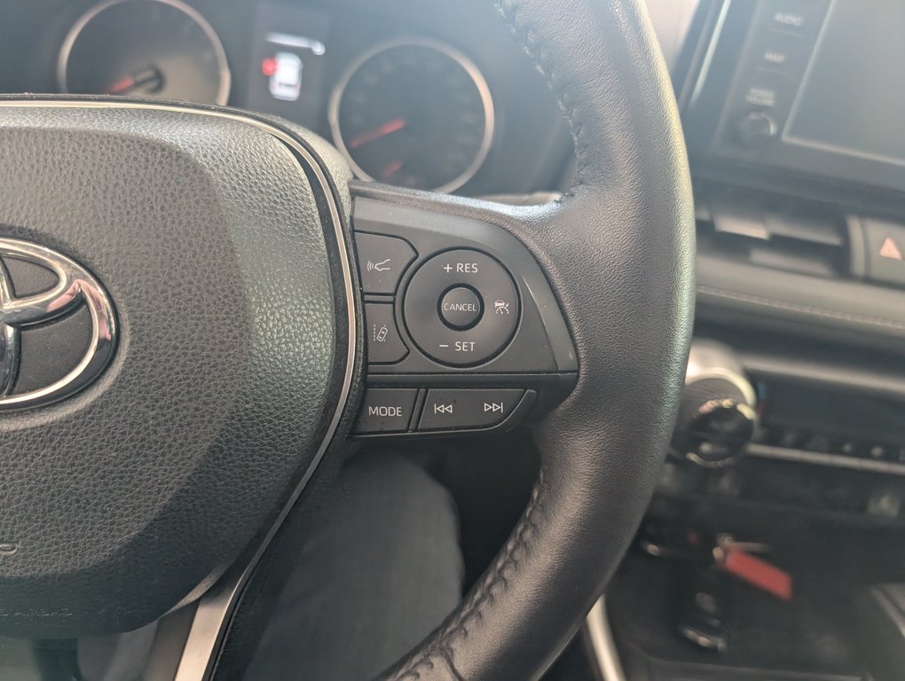 2022 Toyota RAV4 XLE AWD in Magog, Quebec - 18 - w1024h768px
