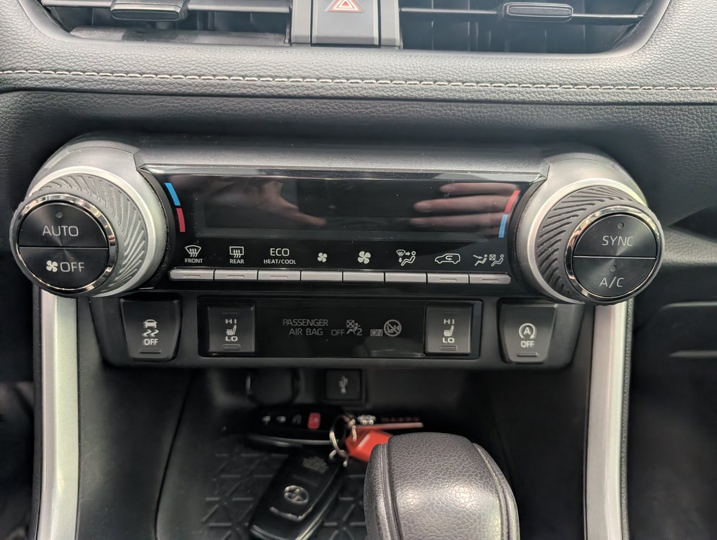 2022 Toyota RAV4 XLE AWD in Magog, Quebec - 16 - w1024h768px