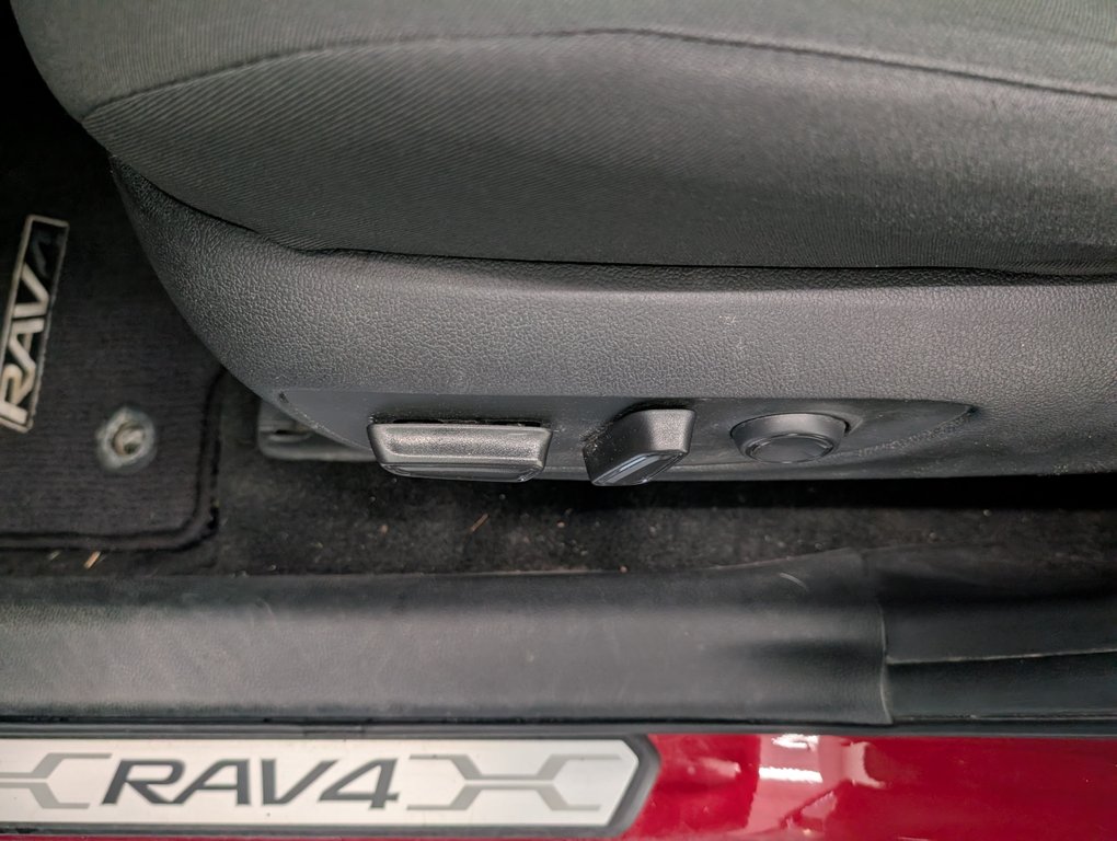 2022 Toyota RAV4 XLE AWD in Magog, Quebec - 11 - w1024h768px
