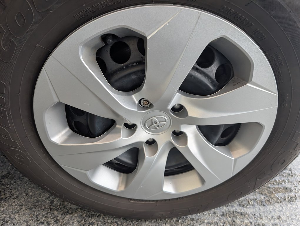 2022 Toyota RAV4 LE AWD in Magog, Quebec - 22 - w1024h768px