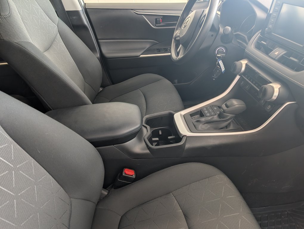2022 Toyota RAV4 LE AWD in Magog, Quebec - 8 - w1024h768px