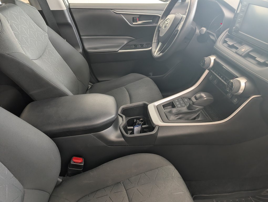 Toyota RAV4 XLE AWD 2022 à Magog, Québec - 8 - w1024h768px