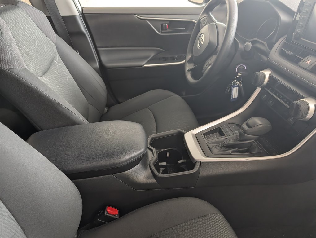 Toyota RAV4 LE 2022 à Magog, Québec - 8 - w1024h768px