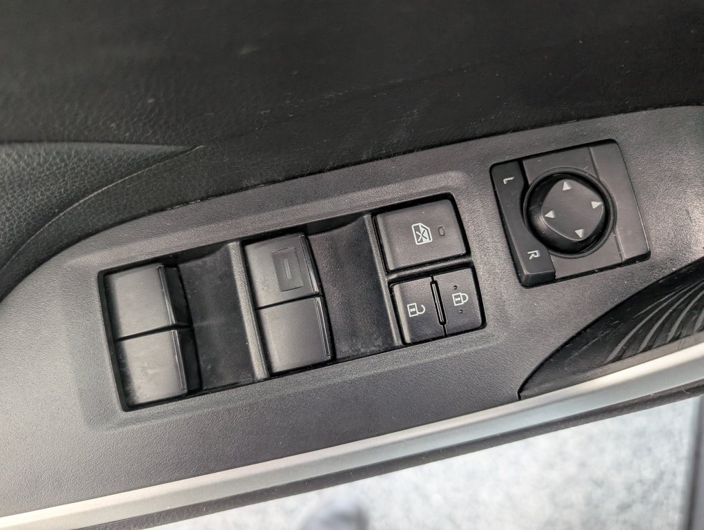 Toyota RAV4 LE 2022 à Magog, Québec - 13 - w1024h768px