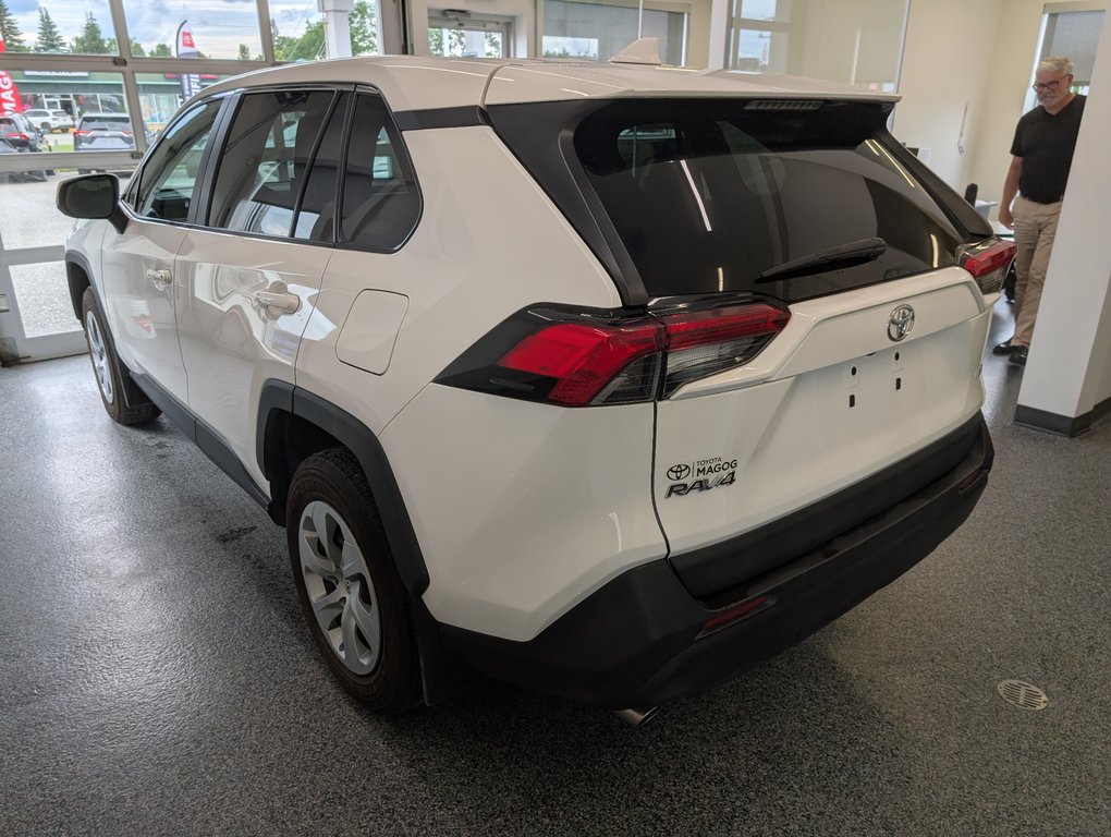 Toyota RAV4 LE 2022 à Magog, Québec - 4 - w1024h768px