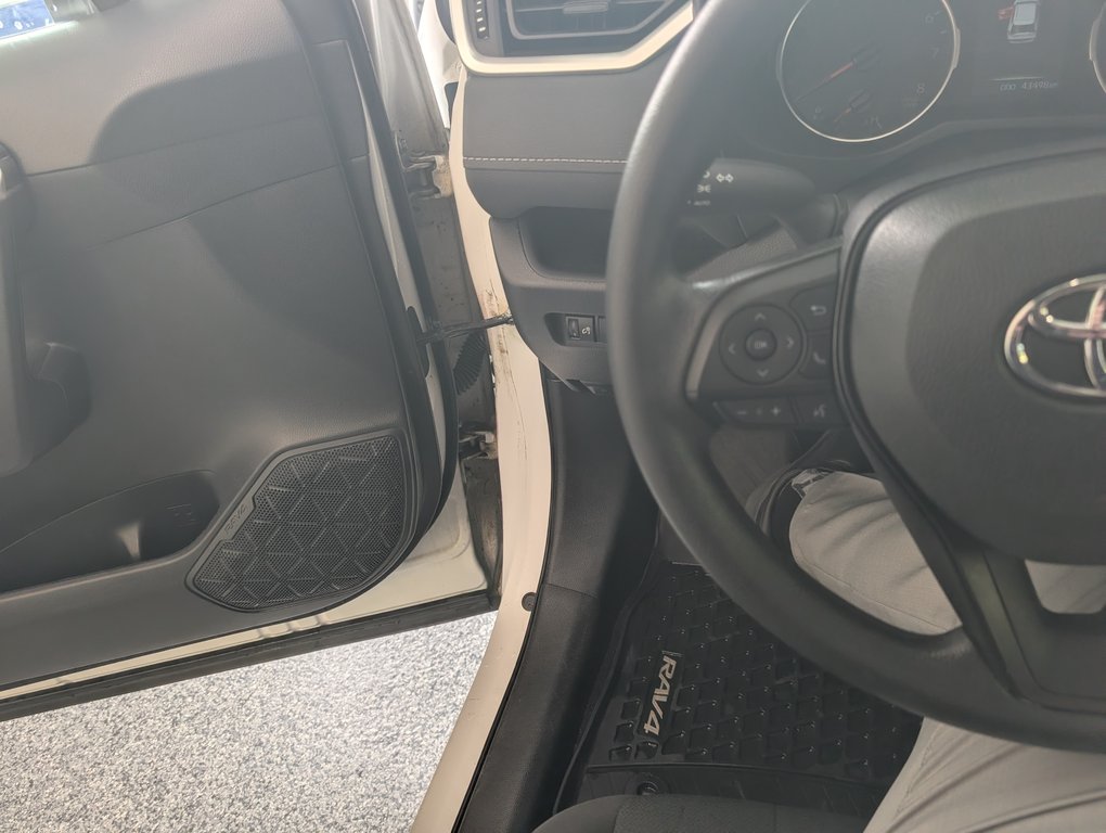Toyota RAV4 LE 2022 à Magog, Québec - 17 - w1024h768px