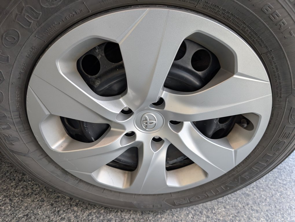 2022 Toyota RAV4 LE AWD, in Magog, Quebec - 22 - w1024h768px