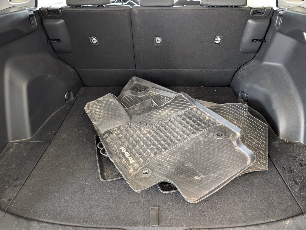 2022 Toyota RAV4 LE AWD, in Magog, Quebec - 6 - w1024h768px