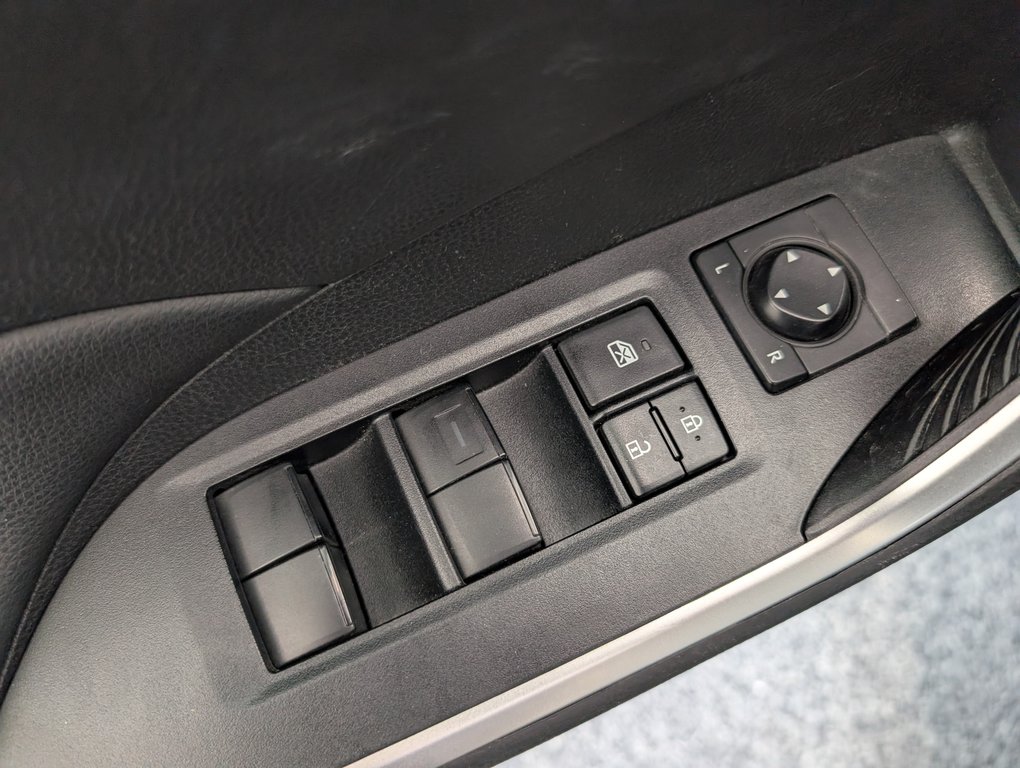 2022 Toyota RAV4 LE AWD, in Magog, Quebec - 13 - w1024h768px