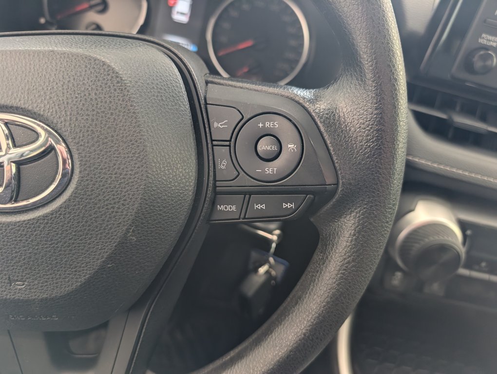 2022 Toyota RAV4 LE AWD, in Magog, Quebec - 18 - w1024h768px
