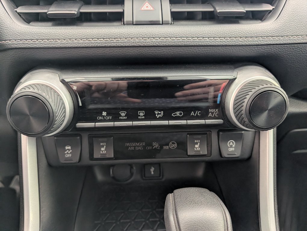 2022 Toyota RAV4 LE AWD in Magog, Quebec - 15 - w1024h768px