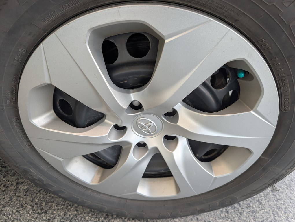 2022 Toyota RAV4 LE AWD in Magog, Quebec - 21 - w1024h768px