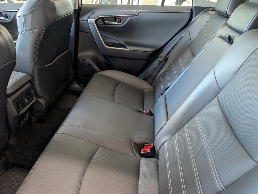 Toyota RAV4 Limited AWD, 2023 à Magog, Québec - 12 - w1024h768px