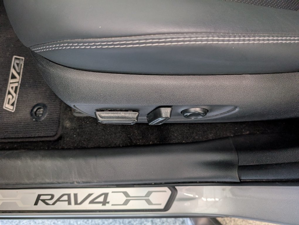 Toyota RAV4 Limited AWD, 2023 à Magog, Québec - 15 - w1024h768px