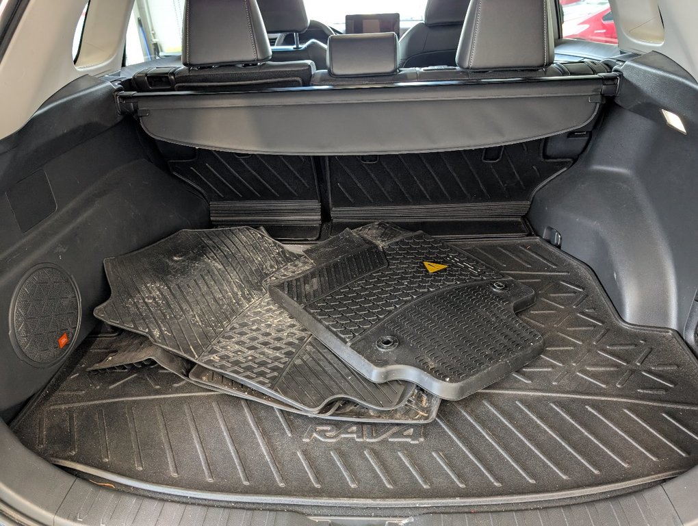 Toyota RAV4 Limited AWD, 2023 à Magog, Québec - 7 - w1024h768px