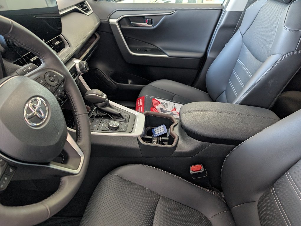 Toyota RAV4 Limited AWD, 2023 à Magog, Québec - 13 - w1024h768px
