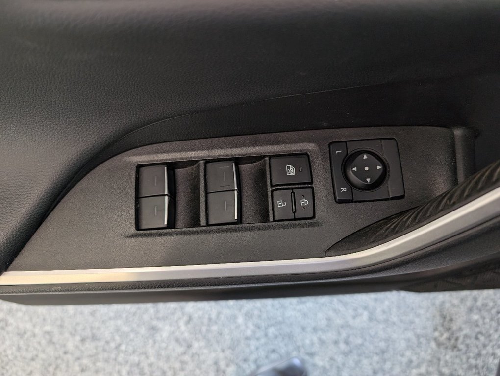 Toyota RAV4 Limited AWD, 2023 à Magog, Québec - 16 - w1024h768px