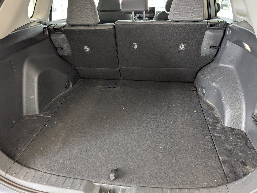 Toyota RAV4 LE AWD 2023 à Magog, Québec - 7 - w1024h768px