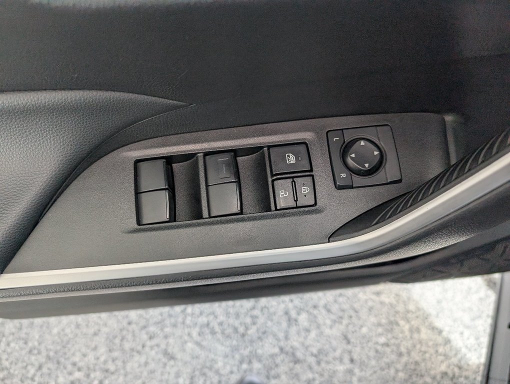 Toyota RAV4 LE AWD 2023 à Magog, Québec - 14 - w1024h768px