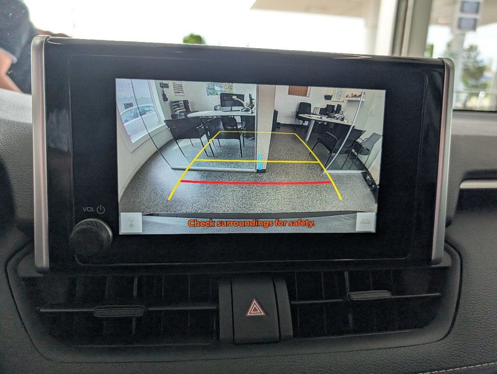 Toyota RAV4 LE AWD 2023 à Magog, Québec - 20 - w1024h768px