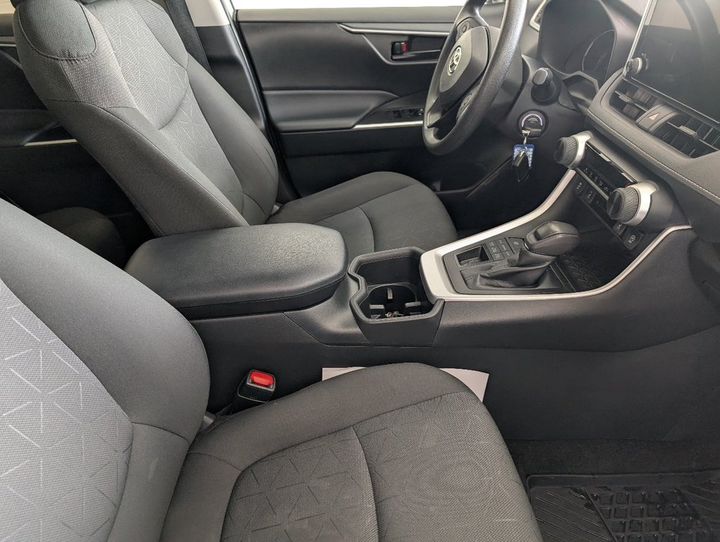 Toyota RAV4 LE AWD 2023 à Magog, Québec - 9 - w1024h768px