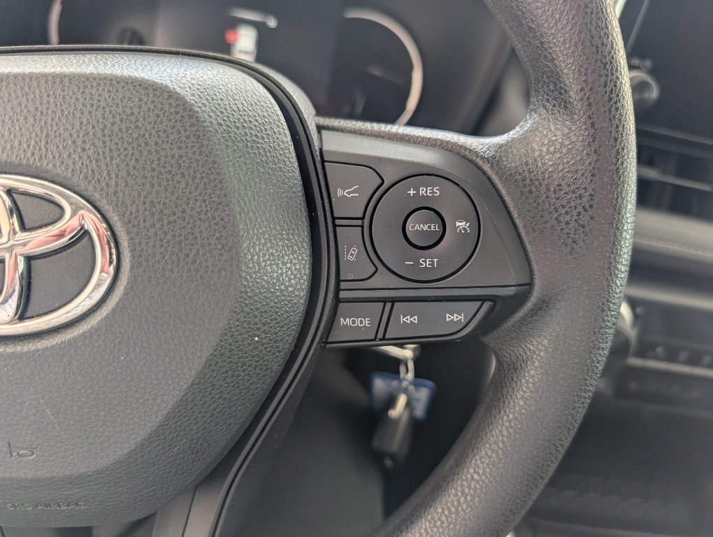 Toyota RAV4 LE AWD 2023 à Magog, Québec - 19 - w1024h768px