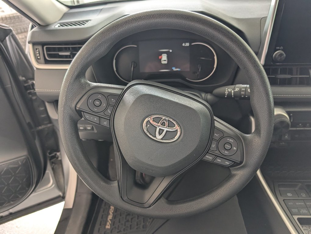 Toyota RAV4 LE AWD 2023 à Magog, Québec - 15 - w1024h768px